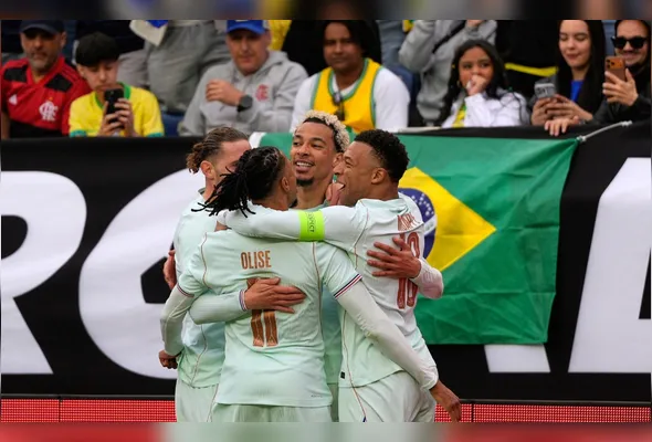 Imagem ilustrativa da imagem França vence com 10 e dá choque de realidade no Brasil a 76 dias da Copa