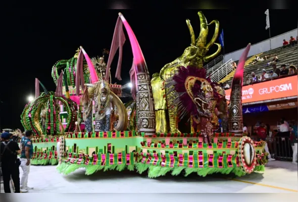 Imagem ilustrativa da imagem Imperatriz do Forte encerra desfiles do Grupo Especial com enredo sobre Xirê