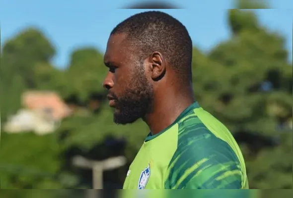 Imagem ilustrativa da imagem Lucão celebra titularidade no gol do Vitória