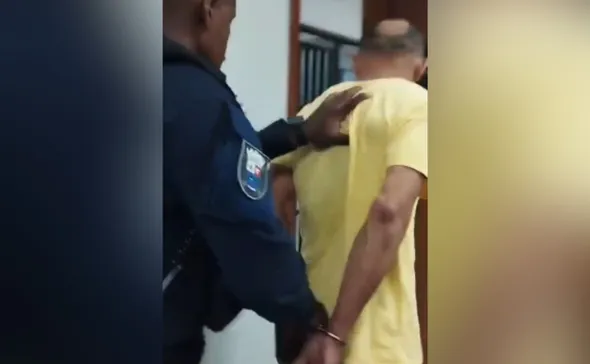 Imagem ilustrativa da imagem Motorista sem CNH foge e é preso após voltar ao local de acidente em Vitória