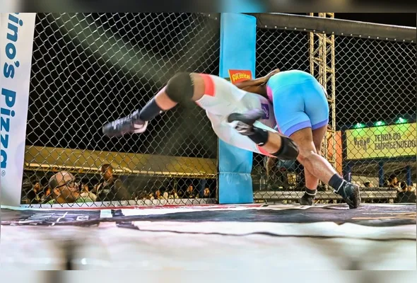 Imagem ilustrativa da imagem Orla de São Pedro abre espaço para noite de grandes combates em evento de lutas