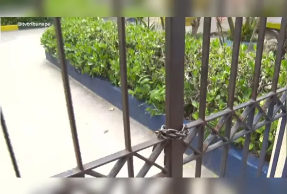 Escola Estadual Cristiano Barbosa e Silva permanece fechada