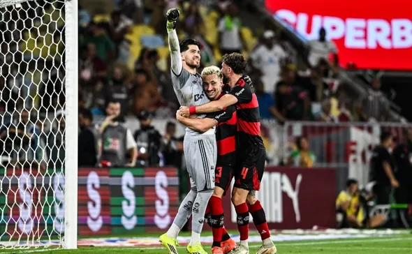 Imagem ilustrativa da imagem Rossi brilha nos pênaltis e o Flamengo é tricampeão carioca