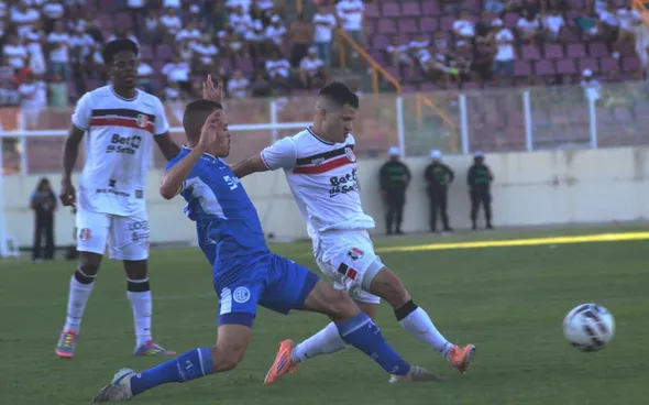 Imagem ilustrativa da imagem Santa Cruz entra sem reação, perde para o Confiança e despenca na Série C