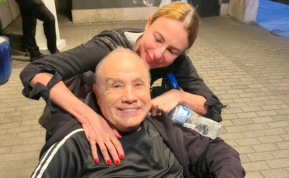 Imagem ilustrativa da imagem Stênio Garcia recebe alta após ser hospitalizado; 'dias muito tensos', diz mulher