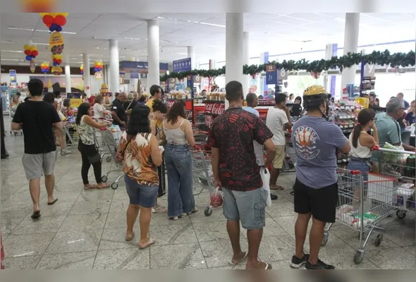 Imagem ilustrativa da imagem Supermercados terão horário de funcionamento estendido nesta sexta e sábado