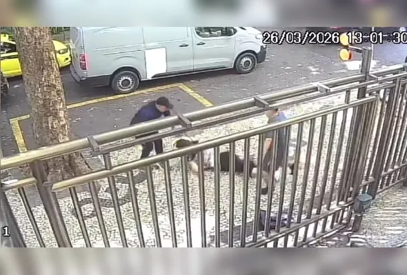 Imagem ilustrativa da imagem Vídeo: idosa é jogada no chão e arrastada durante assalto em Copacabana