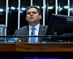 Imagem ilustrativa da imagem Alcolumbre promulga Lei da Dosimetria, que beneficia Jair Bolsonaro