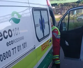 Imagem ilustrativa da imagem Acidente entre carro e ônibus deixa sete feridos na BR-101