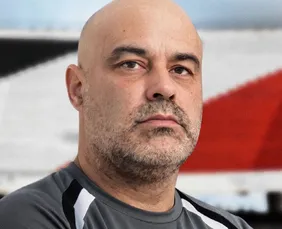 Imagem ilustrativa da imagem Líder da Série C assume o Santa Cruz: Cristian de Souza é o novo técnico