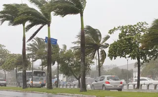 Imagem ilustrativa da imagem Alerta para ventos fortes e chuva no Espírito Santo