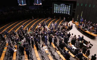 Imagem ilustrativa da imagem Congresso derruba veto de Lula e reduz penas para condenados por tentativa de golpe