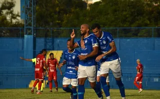 Imagem ilustrativa da imagem Vitória mostra força em casa e entra no G-4 da Série D