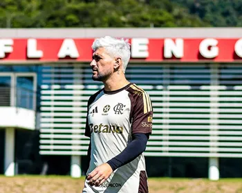 Imagem ilustrativa da imagem Arrascaeta passa por cirurgia bem-sucedida após fratura na clavícula no Flamengo