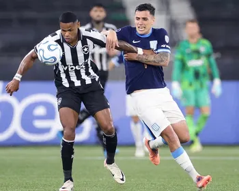 Imagem ilustrativa da imagem Botafogo vence o Racing em noite de gol contra e frango na Sul-Americana