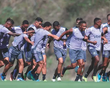 Imagem ilustrativa da imagem Em vantagem, Botafogo joga pela classificação e paz em meio a transfer ban