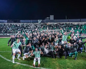 Imagem ilustrativa da imagem Ferreirinha é expulso em 30s e São Paulo e cai para Juventude na Copa do Brasil