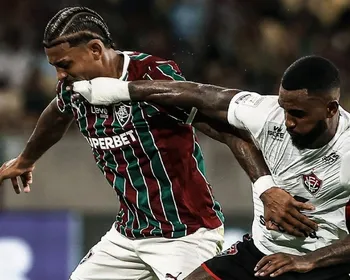 Imagem ilustrativa da imagem Fluminense empata com Vitória no fim; torcedores xingam Zubeldía