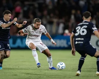 Imagem ilustrativa da imagem Fluminense sofre pelo alto, mas arranca empate no fim e sobrevive na Libertadores
