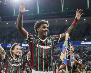Imagem ilustrativa da imagem John Kennedy decide, Fluminense vence Chape e se mantém perto dos líderes