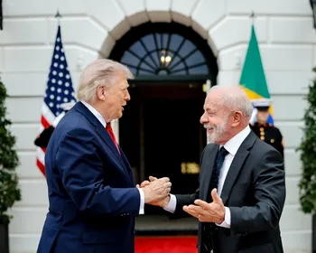 Imagem ilustrativa da imagem Lula diz ter pedido a Trump para não anular visto de jogadores brasileiros