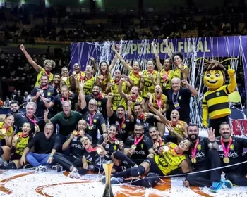 Imagem ilustrativa da imagem Praia Clube supera desconfiança, bate Minas e conquista Superliga