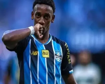 Imagem ilustrativa da imagem Promessa de 18 anos marca, e Grêmio vence o Coritiba em Porto Alegre