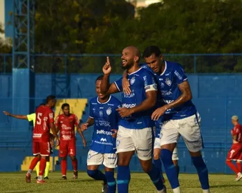 Imagem ilustrativa da imagem Vitória mostra força em casa e entra no G-4 da Série D