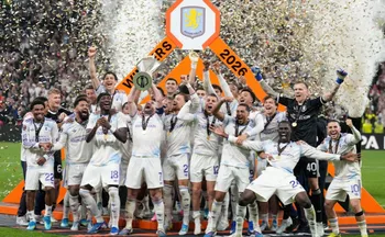 Imagem ilustrativa da imagem Aston Villa conquista a Europa League e desencanta no continente após 44 anos