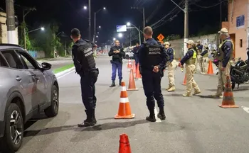 Imagem ilustrativa da imagem Blitze na volta das baladas aplica 156 multas e prende 4 na Grande Vitória