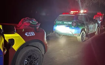 Imagem ilustrativa da imagem Carro cai em lago de condomínio e deixa seis mortos em GO; quatro eram irmãos