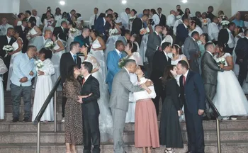 Imagem ilustrativa da imagem Chance de nova história após casamento coletivo