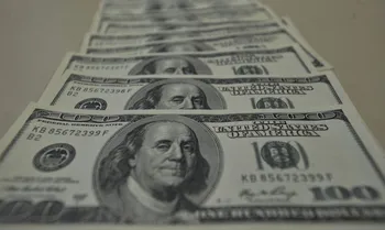 Imagem ilustrativa da imagem Dólar abre em leve alta com novas ameaças de ataques entre EUA e Irã