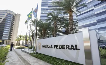 Imagem ilustrativa da imagem Em ação com a Interpol, PF prende em Dubai hacker do caso Banco Master