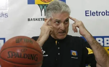 Imagem ilustrativa da imagem Ex-técnico da seleção de basquete, Moncho Monsalve morre aos 81