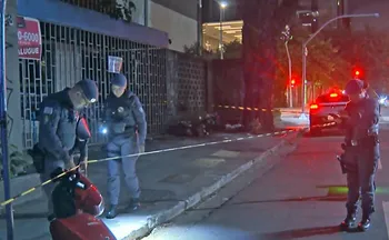 Imagem ilustrativa da imagem Morre jovem baleado no peito ao defender a namorada em assalto, em São Paulo