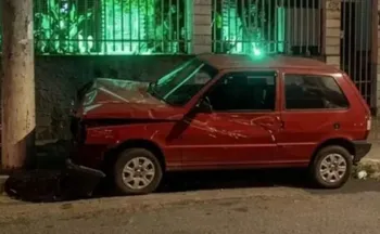 Imagem ilustrativa da imagem Motorista leva soco durante briga no trânsito, bate carro e morre em BH