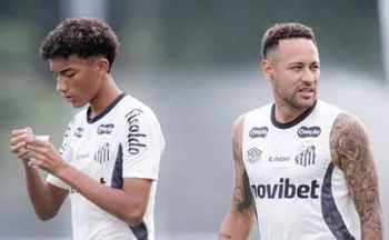 Imagem ilustrativa da imagem Neymar se desentende com filho de Robinho, acerta rasteira e causa 'climão'