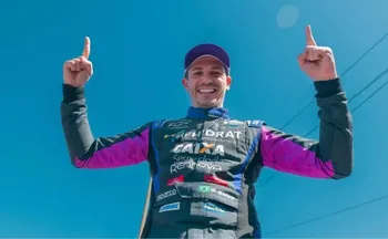 Imagem ilustrativa da imagem Salas comemora aniversário com vitória na Stock Car