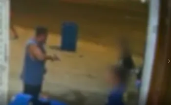 Imagem ilustrativa da imagem VÍDEO | Mulher é baleada durante discussão envolvendo policial civil na Serra