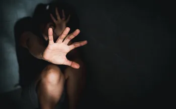 Imagem ilustrativa da imagem Youtuber de 16 anos denuncia pai por abuso sexual e violência doméstica no CE