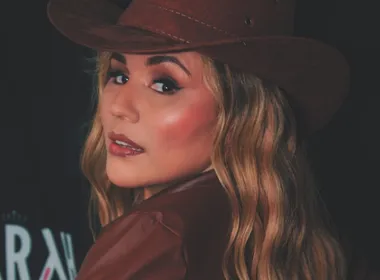 Imagem ilustrativa da imagem Larah Mendes aposta em mix de forró, sertanejo e pop