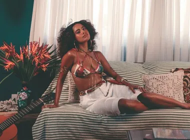 Imagem ilustrativa da imagem Luiza Dutra aposta em música sobre amor de verão em "Tropical"