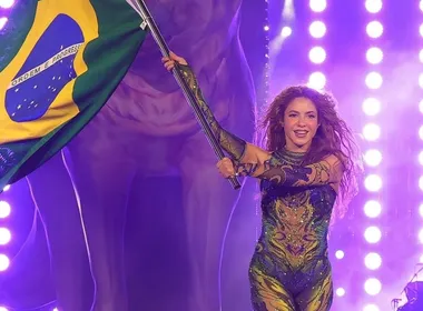 Imagem ilustrativa da imagem Shakira se despede do Brasil com declaração de amor: 'Inesquecível e arrepiante'
