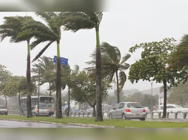 Imagem ilustrativa da imagem Alerta para ventos fortes e chuva no Espírito Santo