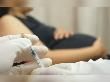 Imagem ilustrativa da imagem Brasil vacina mais de 1 milhão de gestantes contra VSR em bebês