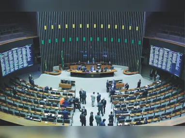 Cabine da carreta ficou tomada pelas chamas