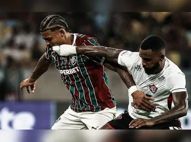 Fluminense encaminhou a classificação no primeiro tempo com Savarino
