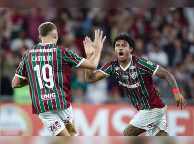 Denílson fez o golaço do jogo.
