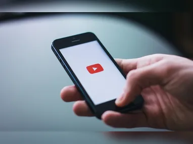 Imagem ilustrativa da imagem Governo Lula eleva classificação indicativa do YouTube para 16 anos